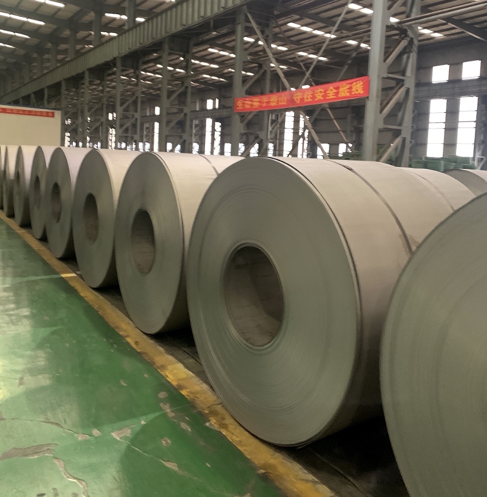 a8db437b-73be-475c-8920-668393121393_colecció_de_bobines_d'acer_laminat_en fred_estocades_a_la_planta.jpg